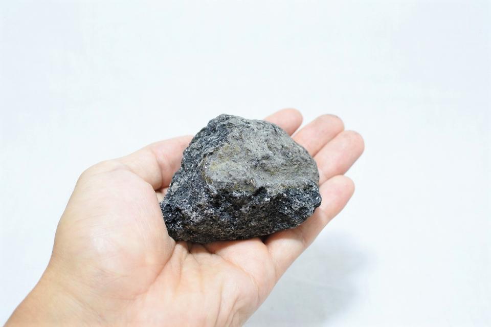 天然黒溶岩石S(形状お任せ)